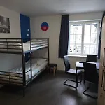 شباب-ماربورغ-وان بيت شباب *