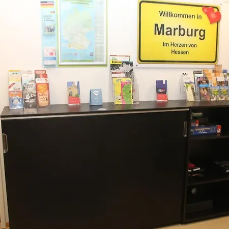 旅馆 马尔堡旅舍 *